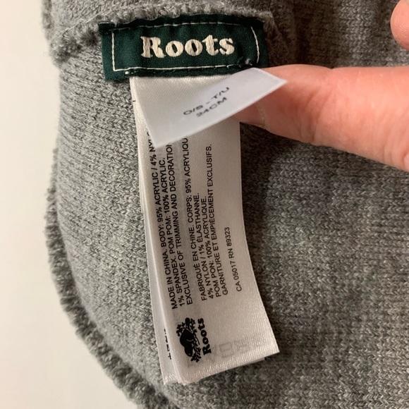 Roots grey pink hat with Pom Pom cuffed hem knit - Picture 8 of 8